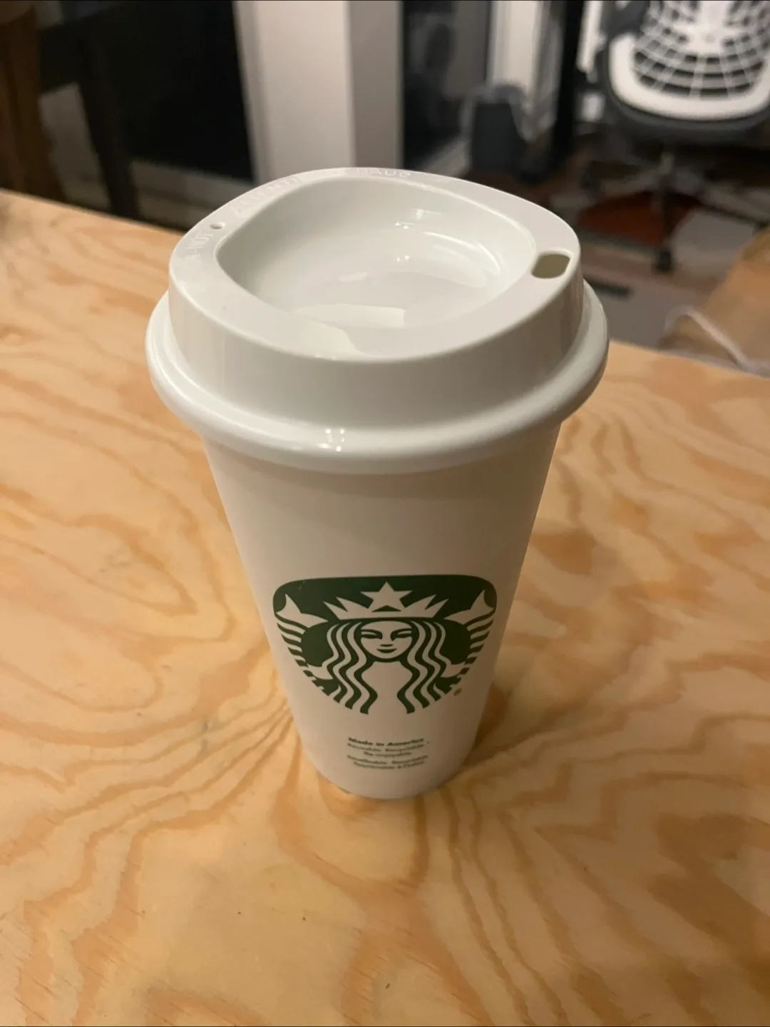 Free Starbucks Reusable White Cup image indicator(2)