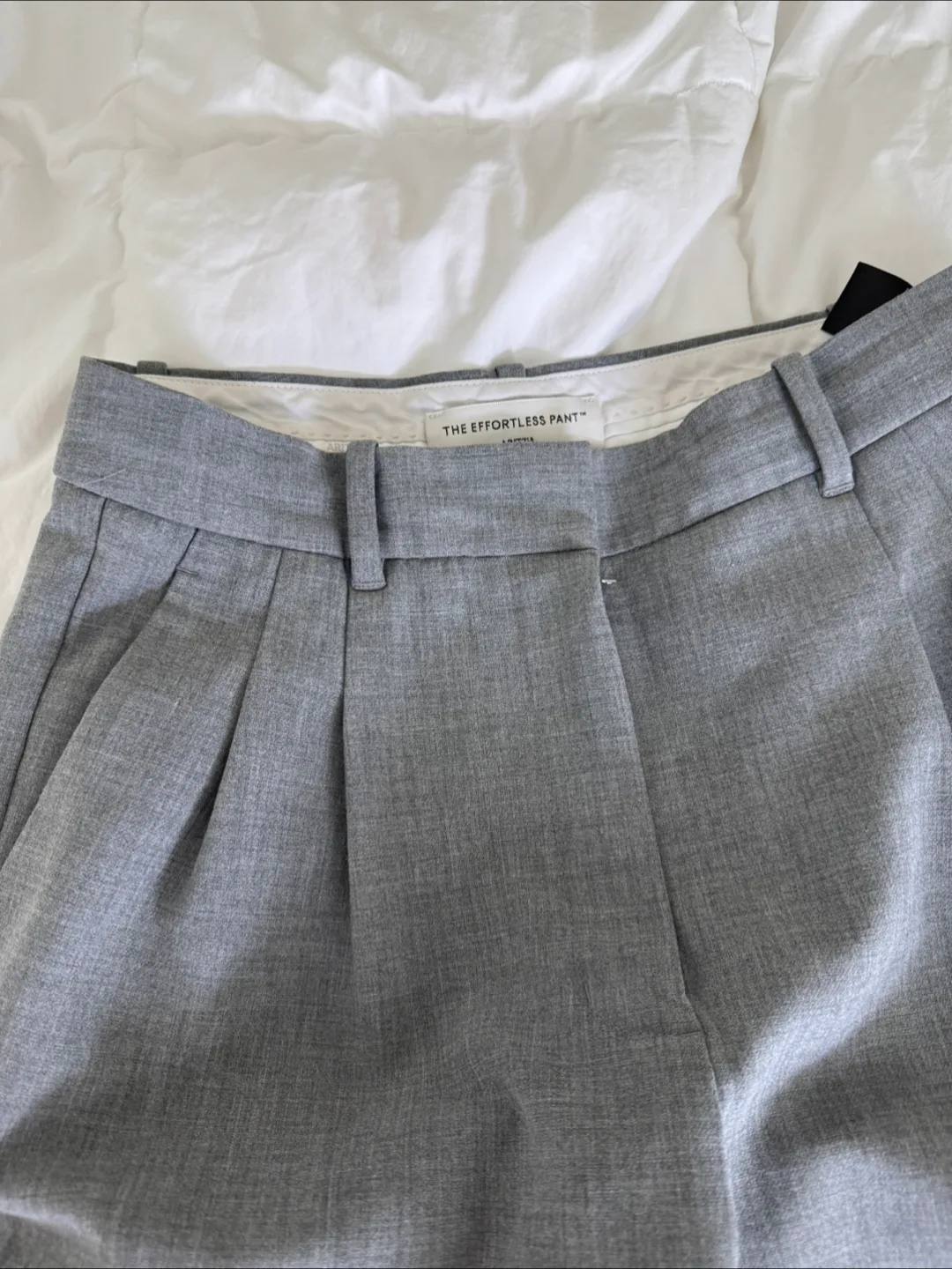 Aritzia The Effortless Pant - Size 8 thumbnail