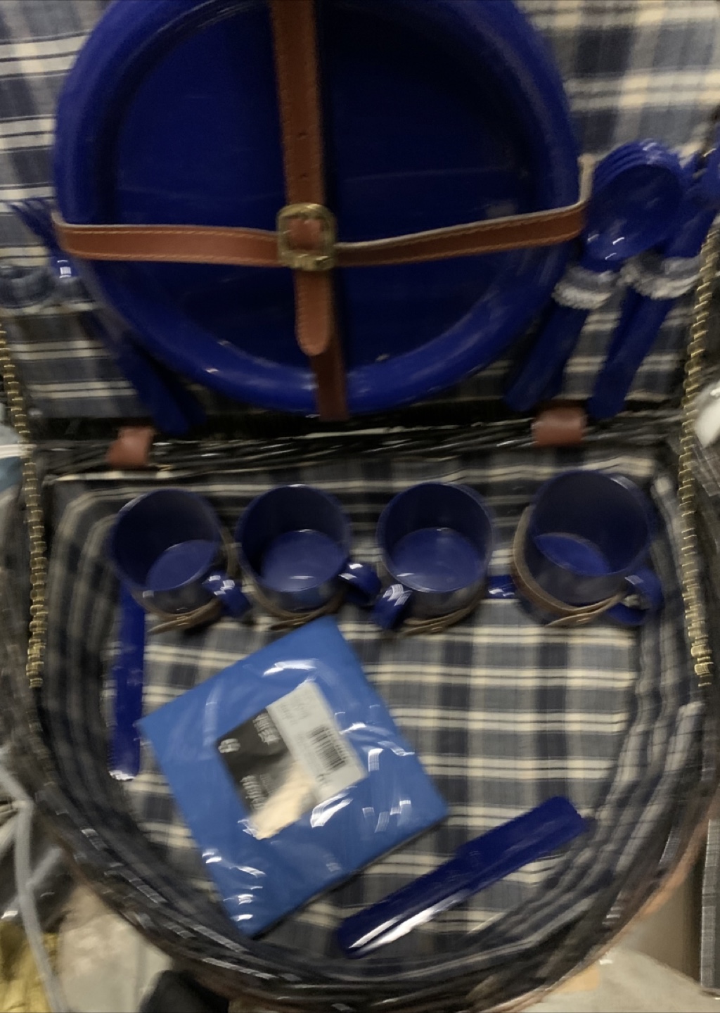 Wicker Picnic Basket with Blue Accessories - photo 3