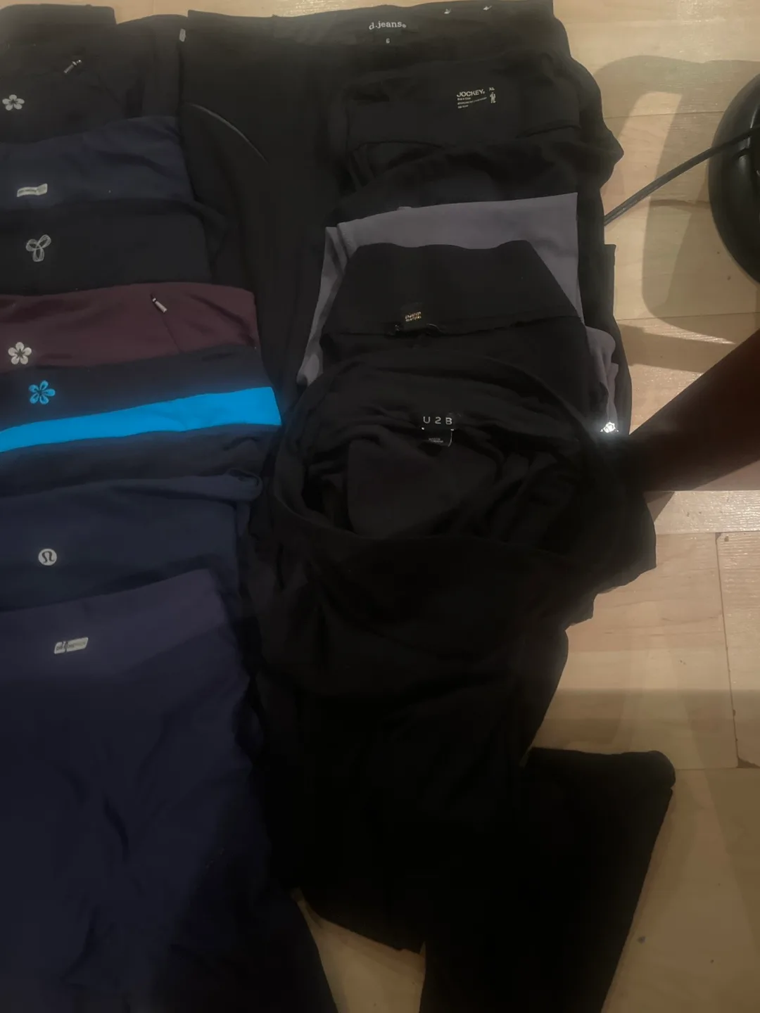 Mix of Activewear Leggings - Bench, Gap, Lululemon & More! image indicator(5)