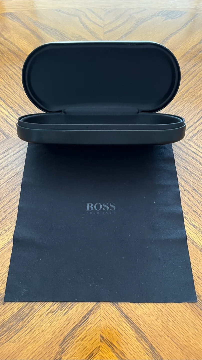 Luxury / Designer Clamshell Sunglasses Cases image indicator(3)