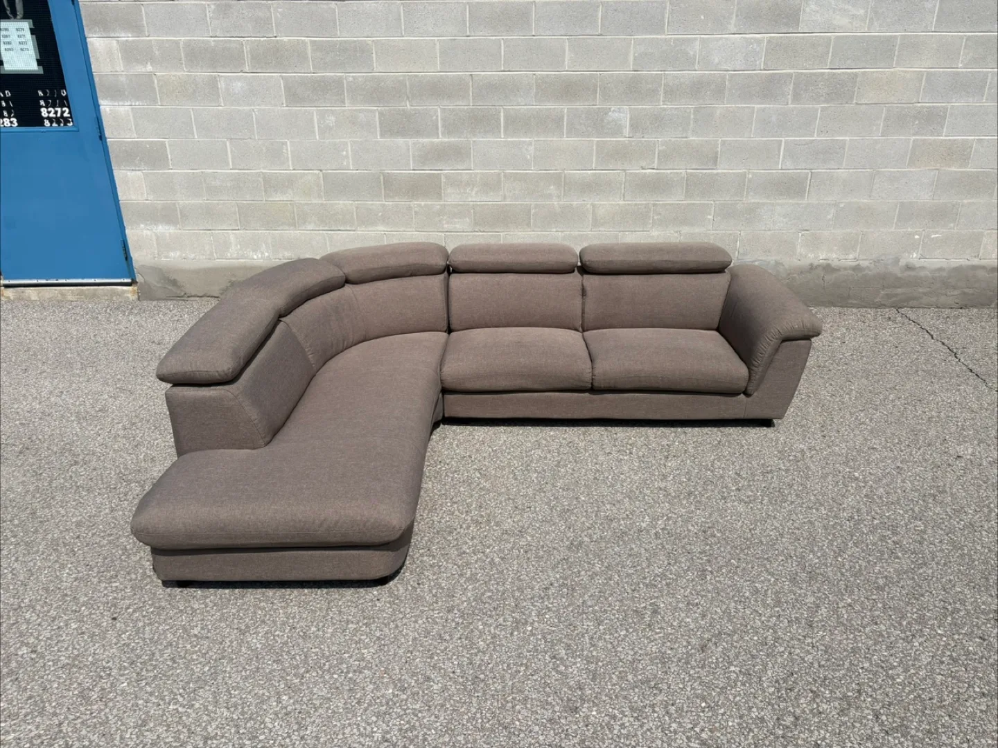 FREE DELIVERY✅• TAPUE CURVED SECTIONAL COUCH / SOFA w/ HEADREST thumbnail