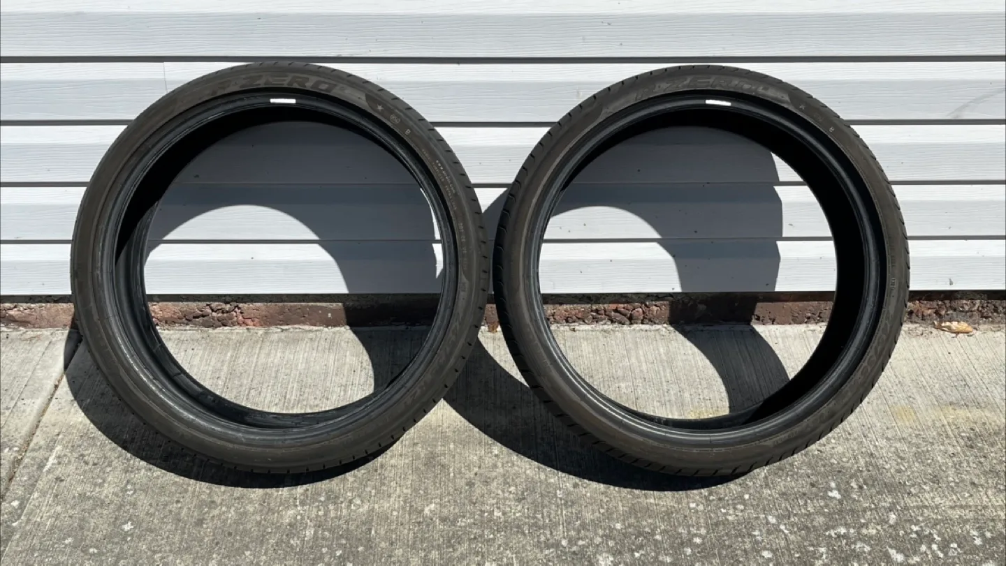 Pirelli P Zero Run Flat Summer Tires - 245/35/R21 96Y thumbnail