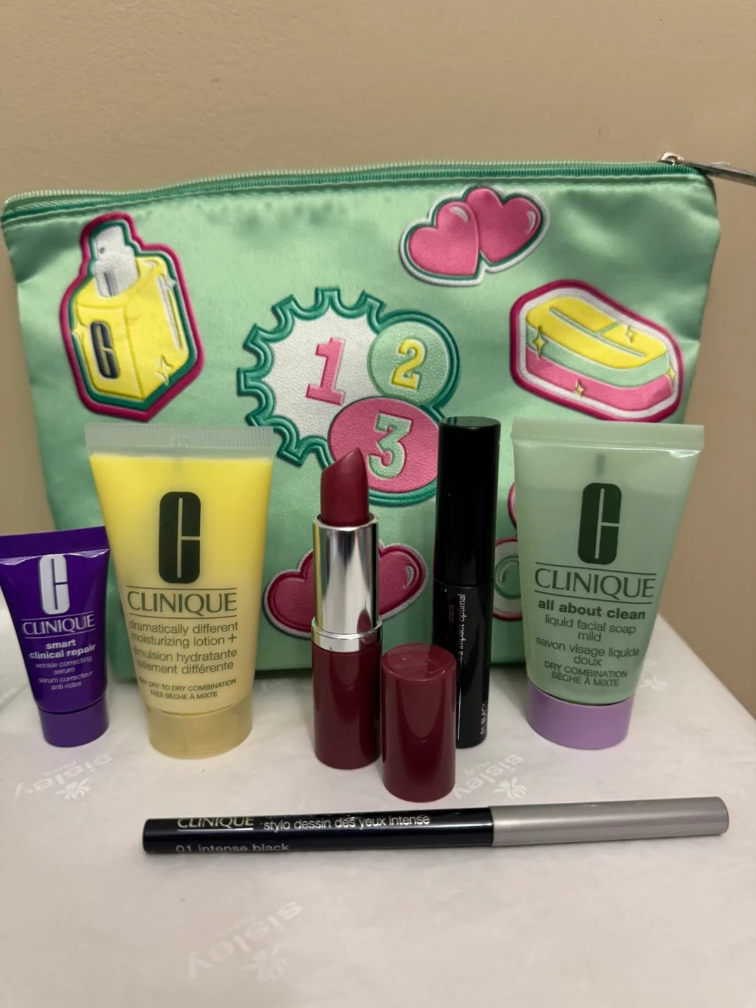 Clinique Cosmetic Bag with Travel Size Items image indicator(4)