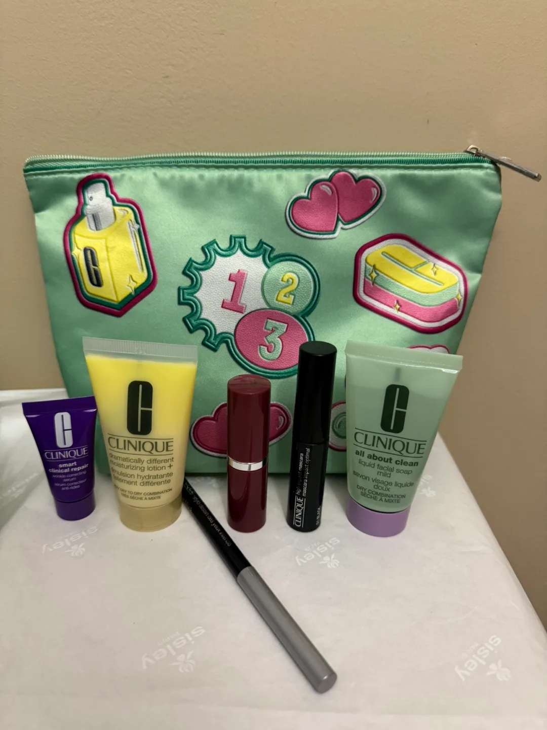 Clinique Cosmetic Bag with Travel Size Items image indicator(2)