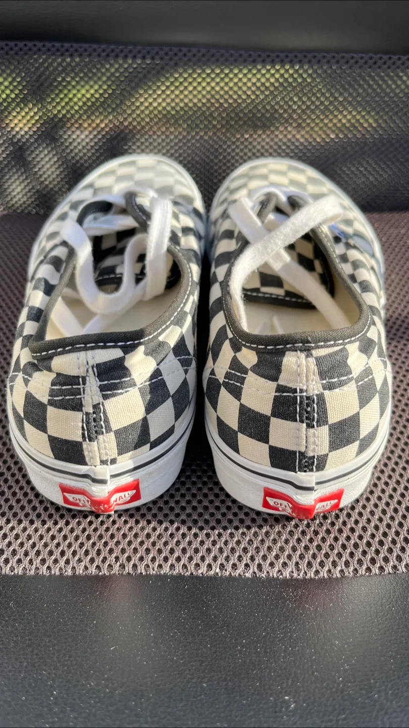 Vans “Off The Wall” Classic Checkered Sneakers - Unisex image indicator(3)