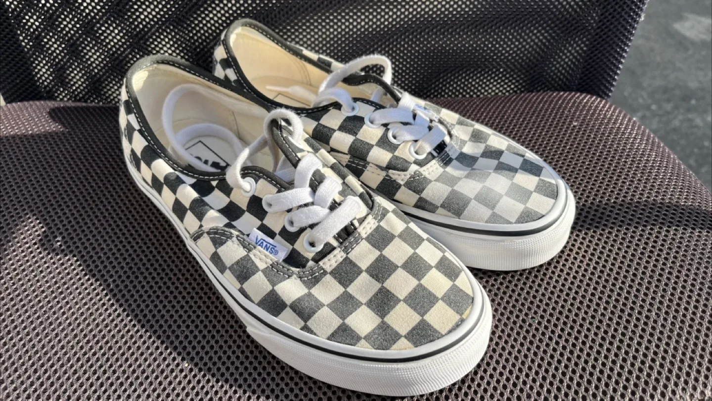 Vans “Off The Wall” Classic Checkered Sneakers - Unisex thumbnail