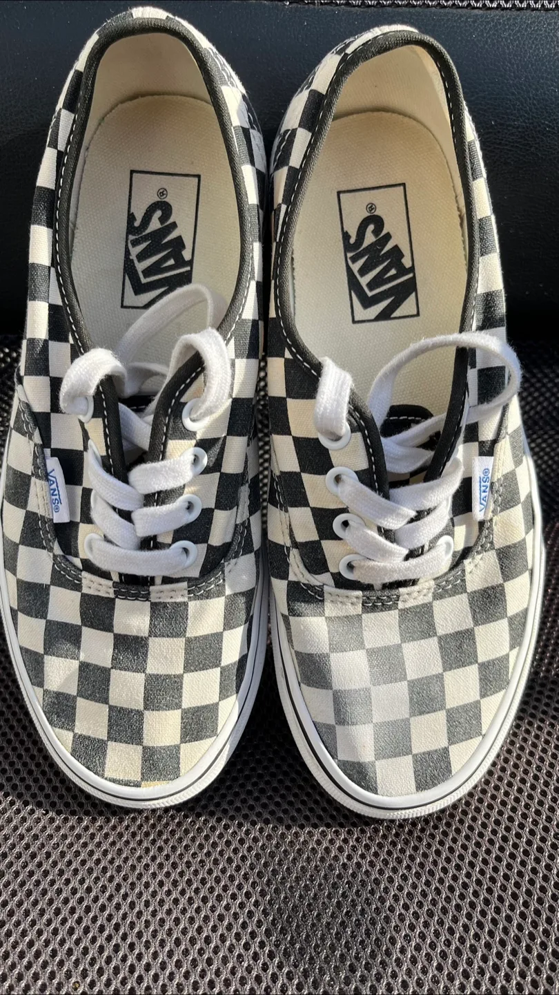 Vans “Off The Wall” Classic Checkered Sneakers - Unisex image indicator(4)