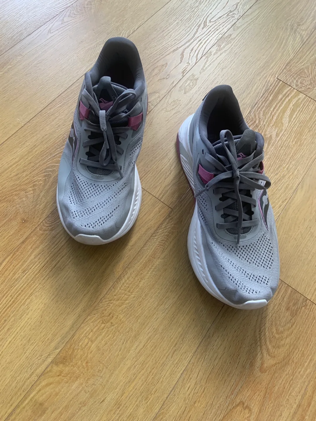Saucony - Grey and Purple running shares Women’s 8.5 thumbnail