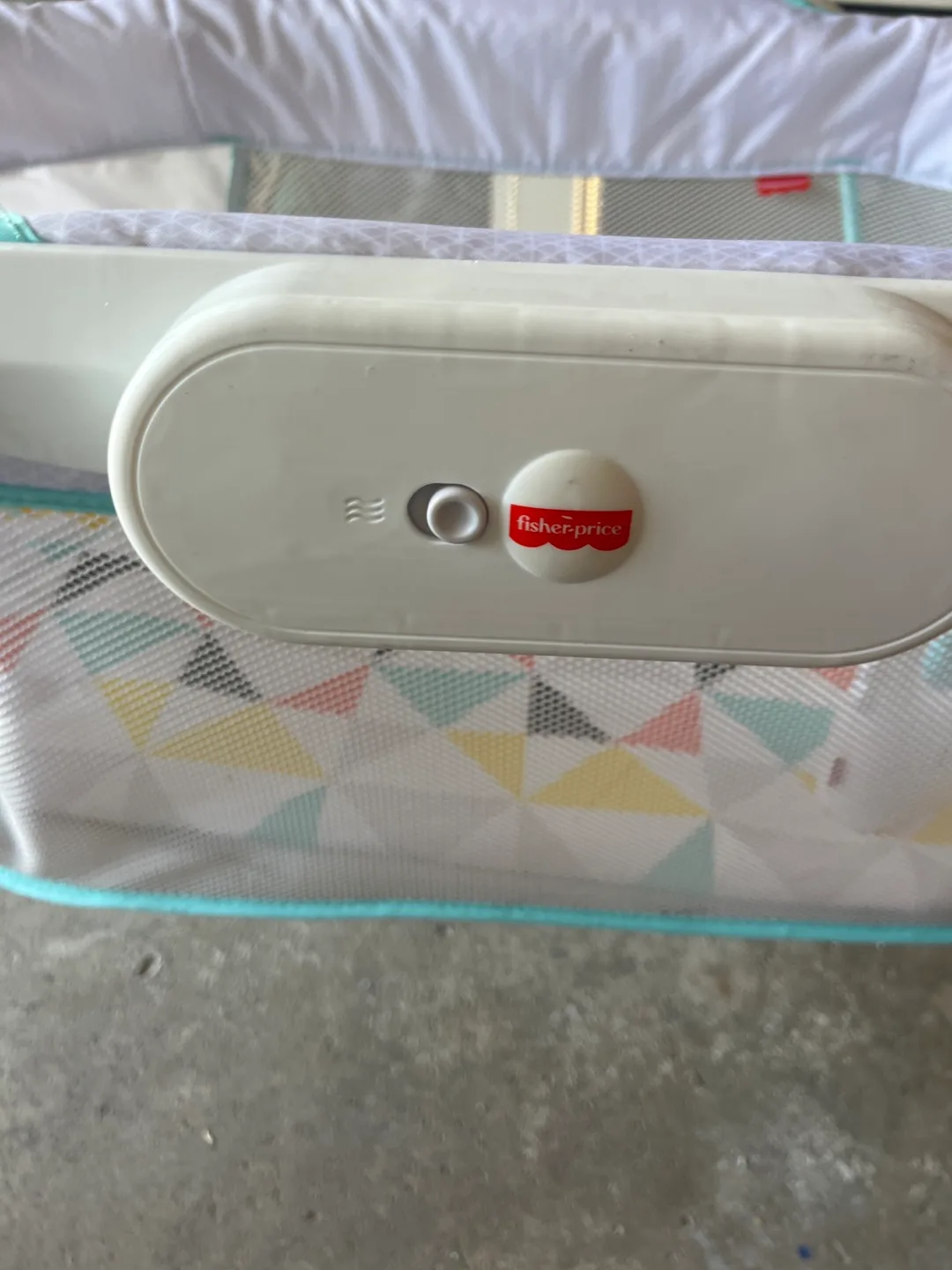 Fisher-Price Soothing Motions Bassinet image indicator(4)