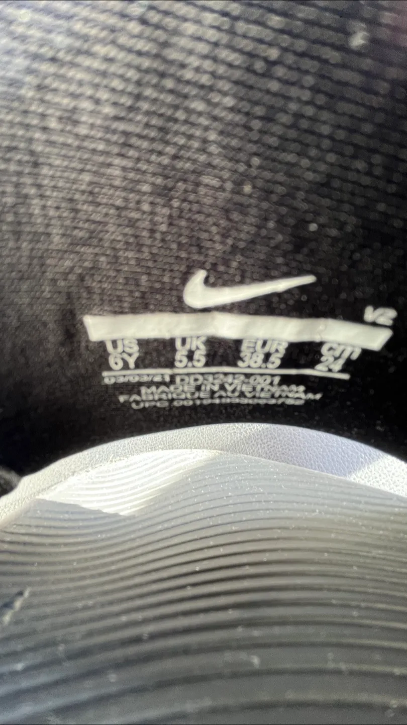 Nike Youth (6Y) Black Kawa Slides image indicator(5)