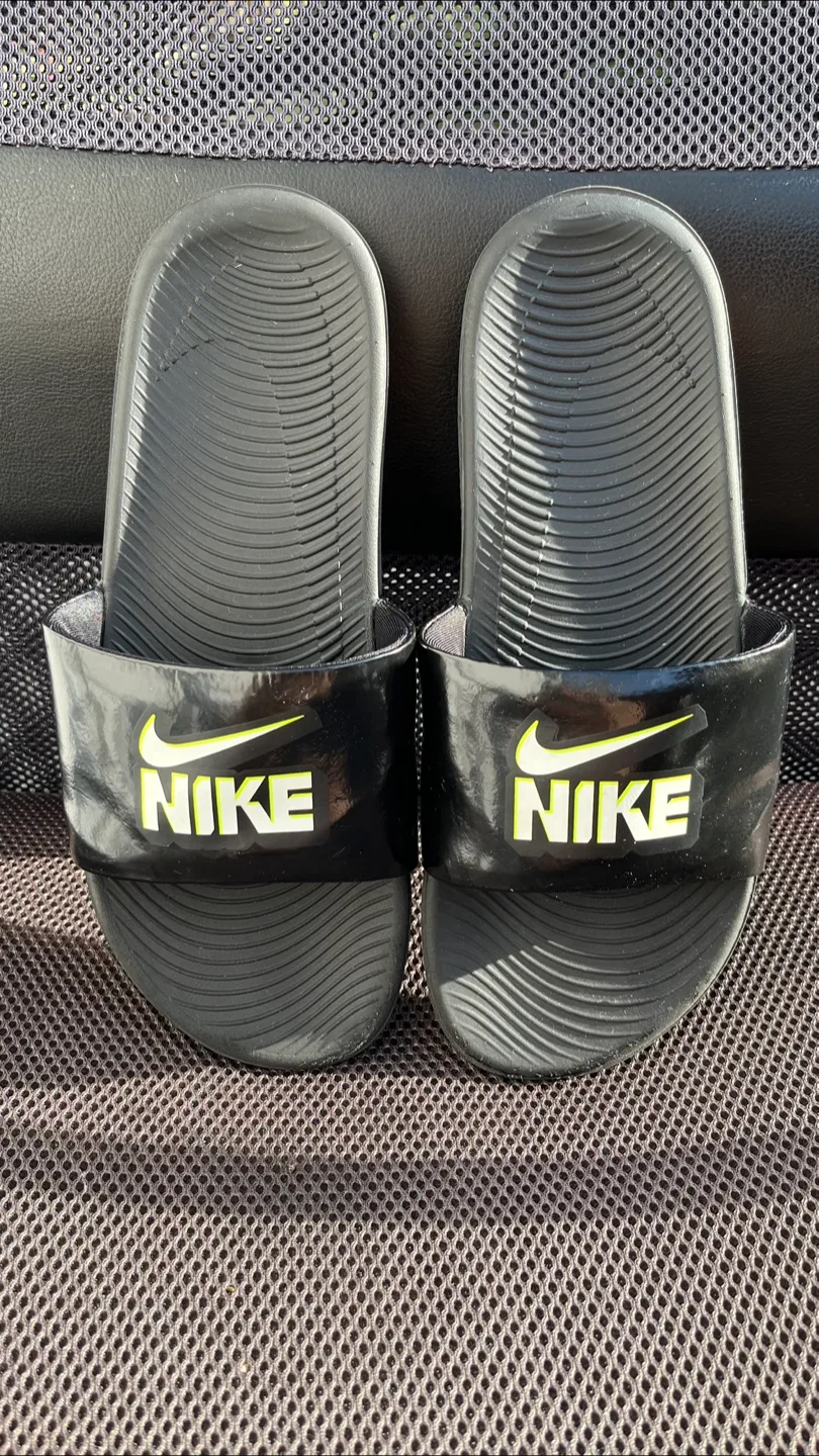 Nike Youth (6Y) Black Kawa Slides image indicator(3)