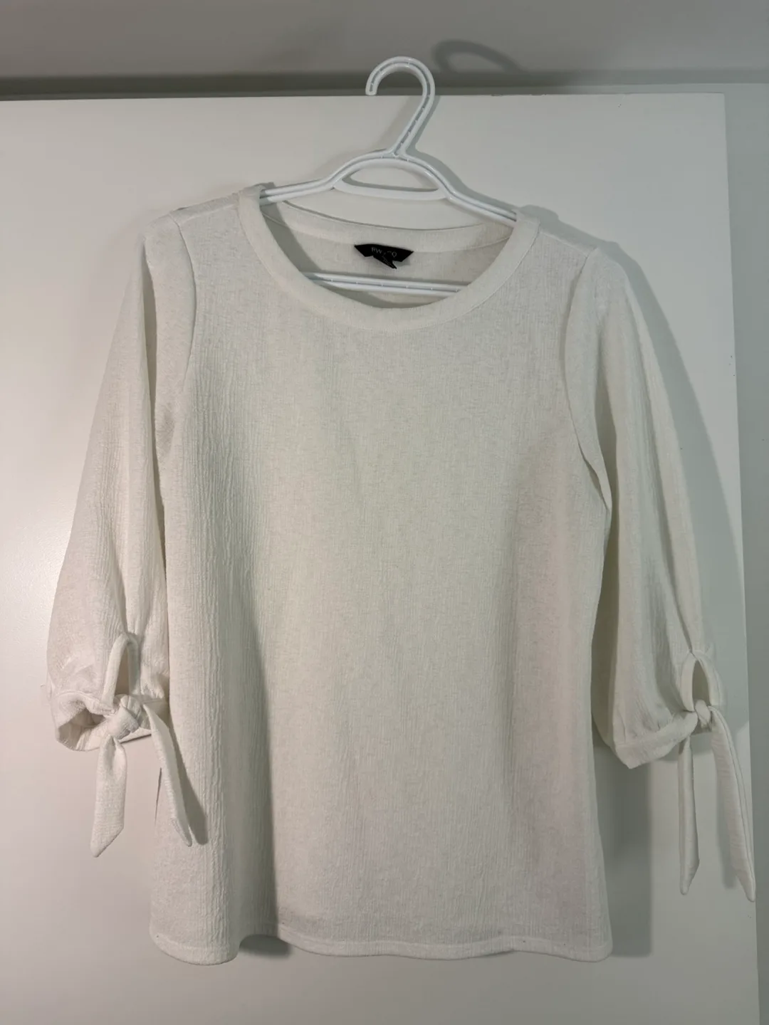 White Blouse Summer Casual - Size M 🇨🇦 thumbnail