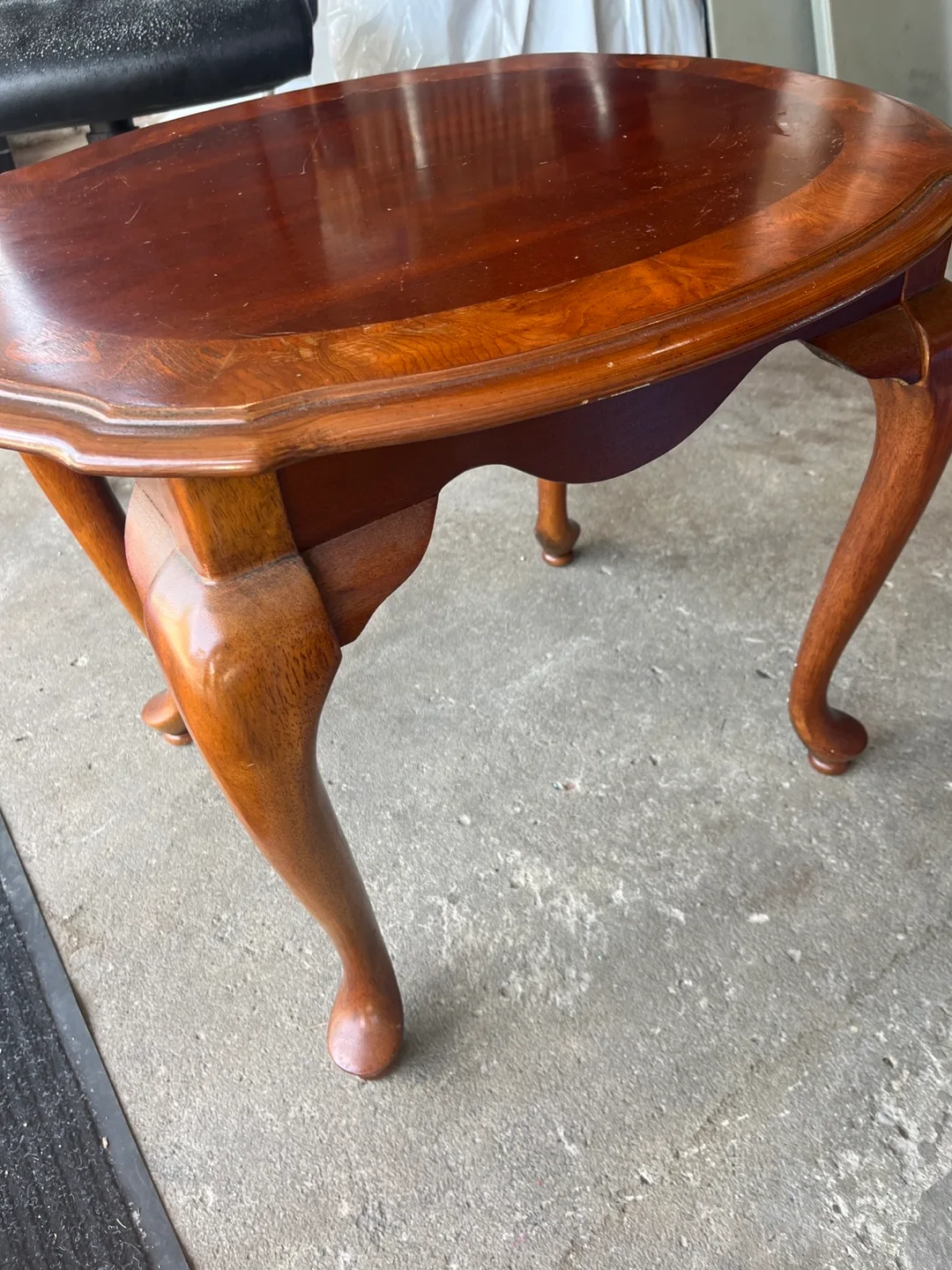 Vintage Oval Wood Accent Table image indicator(3)