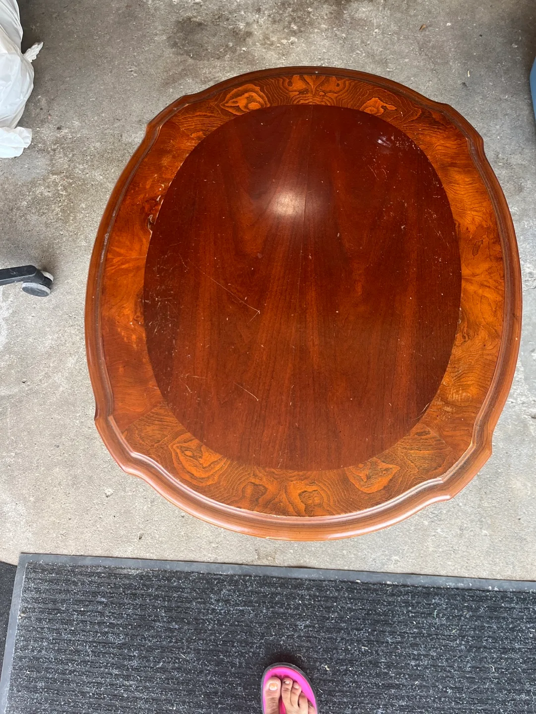 Vintage Oval Wood Accent Table image indicator(2)