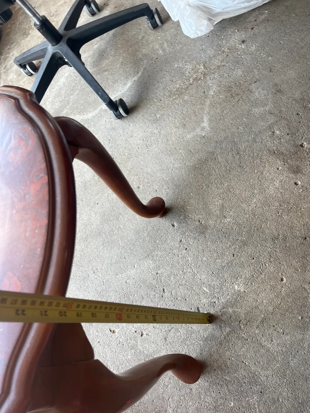 Vintage Oval Wood Accent Table image indicator(4)