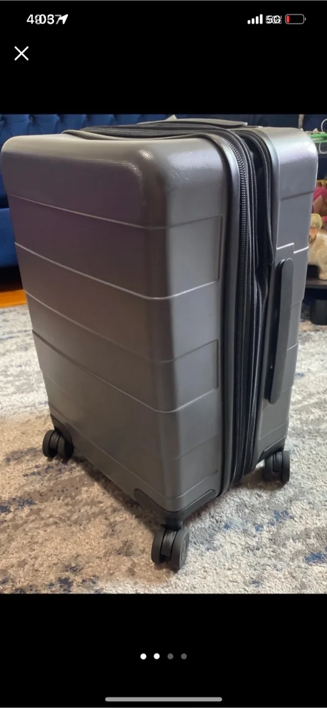 Away Carry-On Suitcase - Gray thumbnail