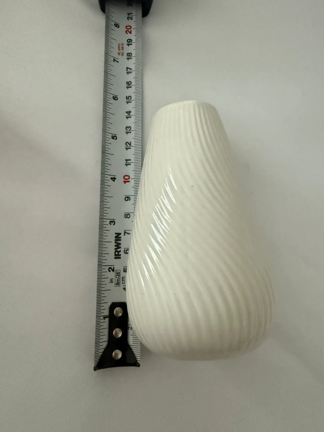 Small White Ceramic Vase image indicator(4)