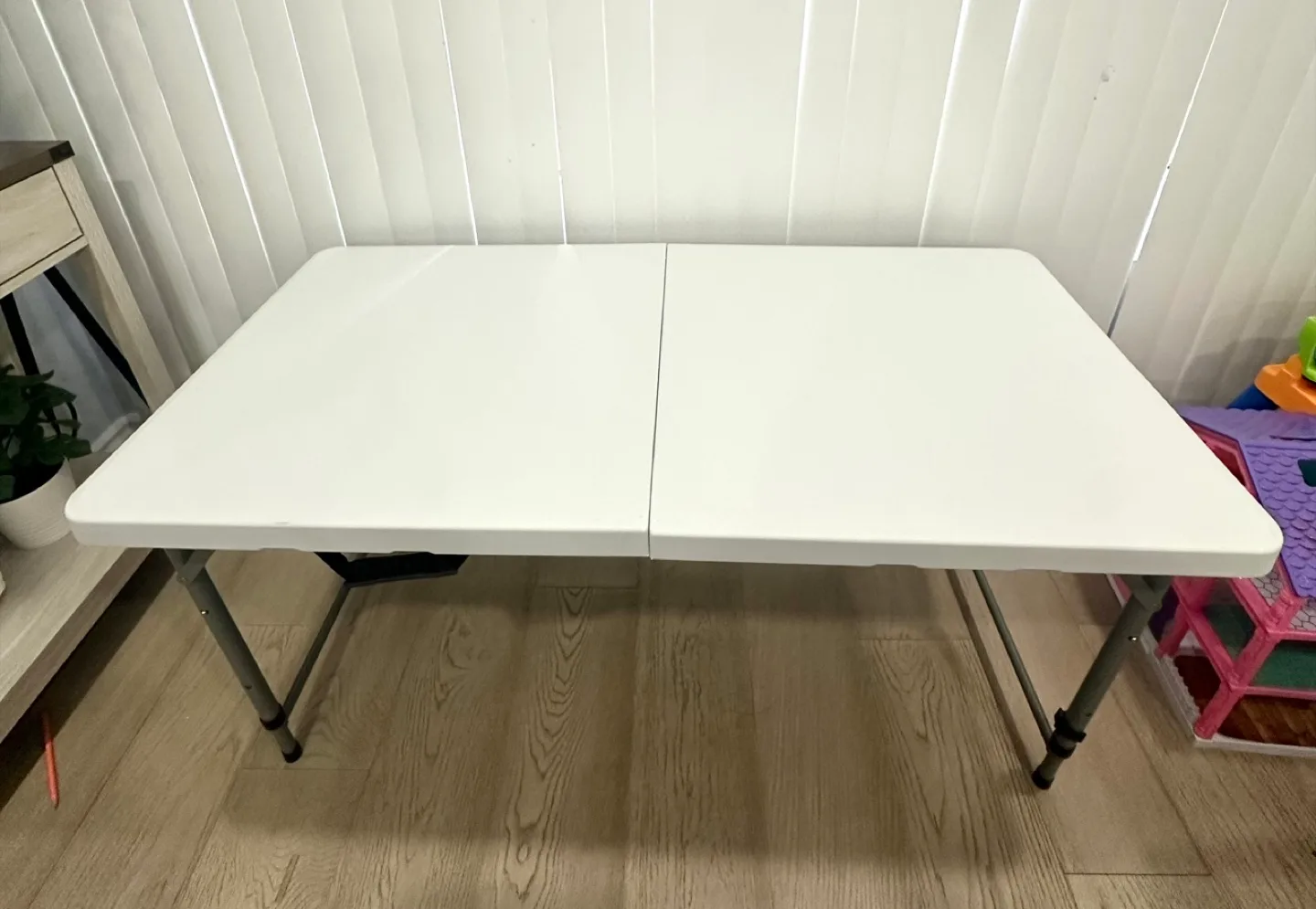 White Foldable Table image indicator(2)