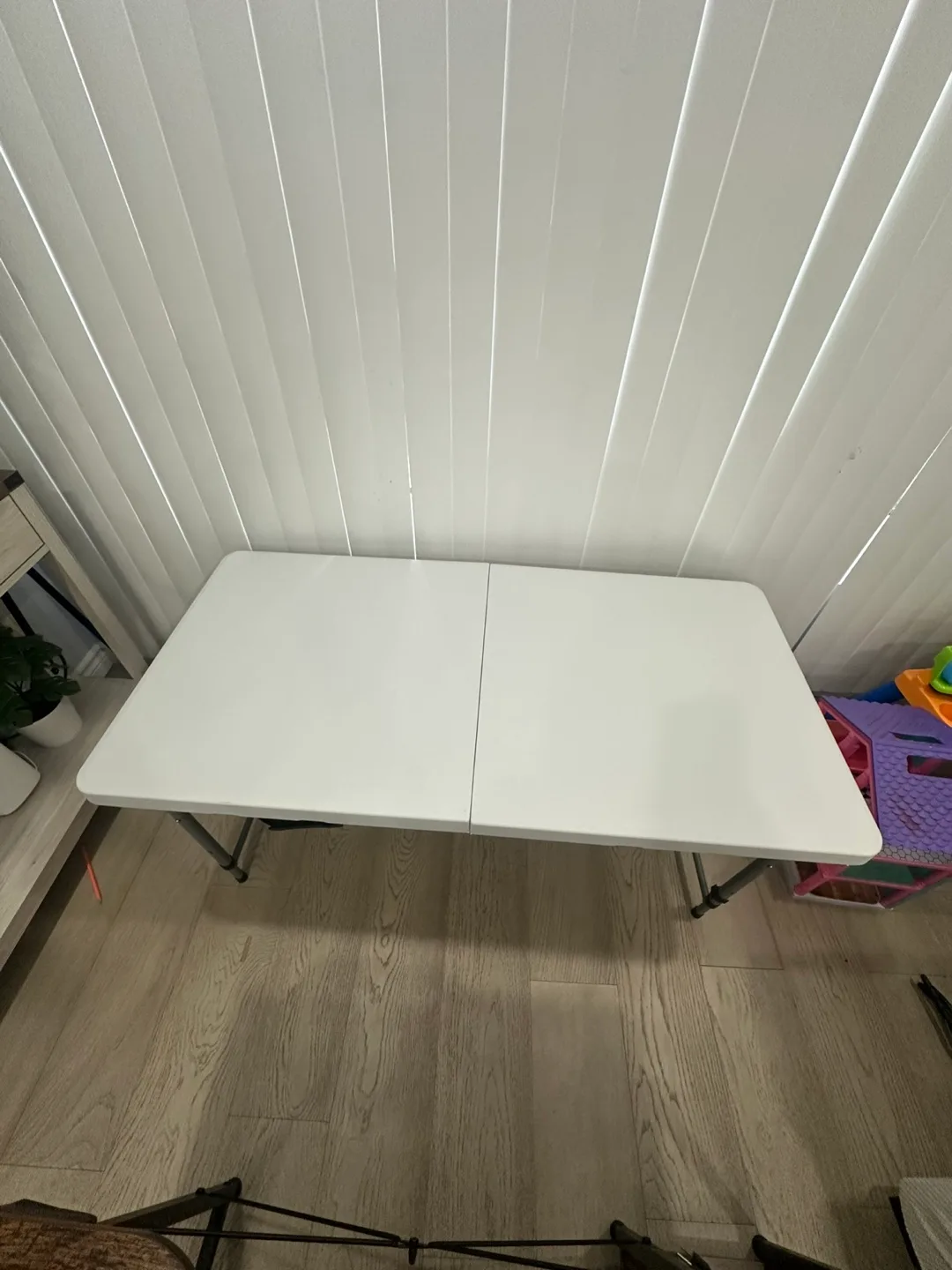 White Foldable Table image indicator(3)