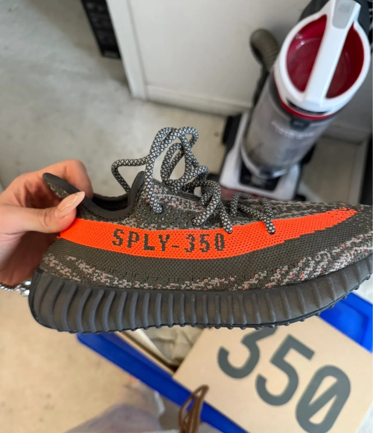 New** Yeezy Boost 350 V2 Beluga Reflective Size 5.5 image indicator(3)