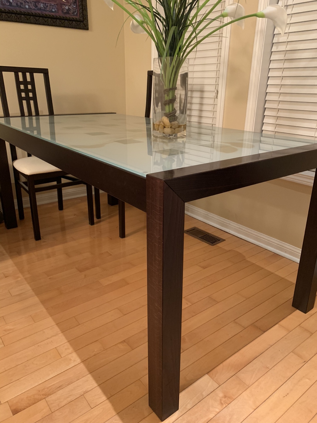 Dining Room Table & Chairs