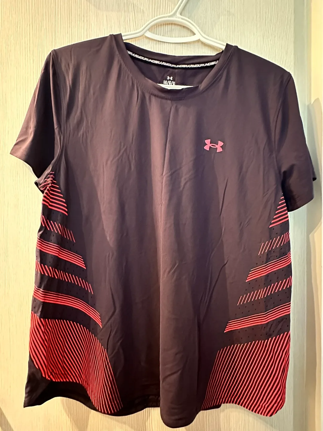 Under Armour Fitted T-Shirt - Size Large thumbnail