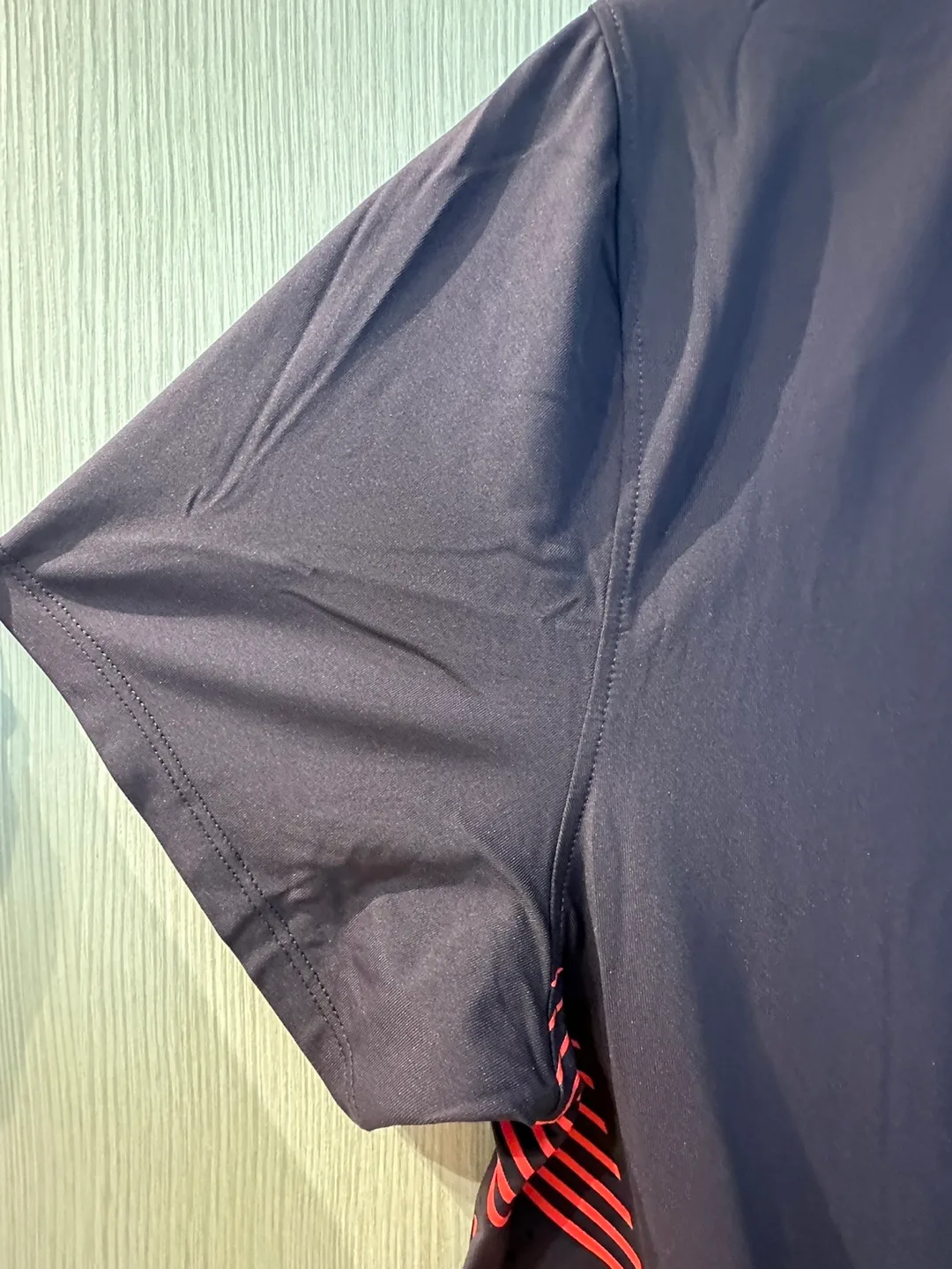 Under Armour Fitted T-Shirt - Size Large image indicator(4)