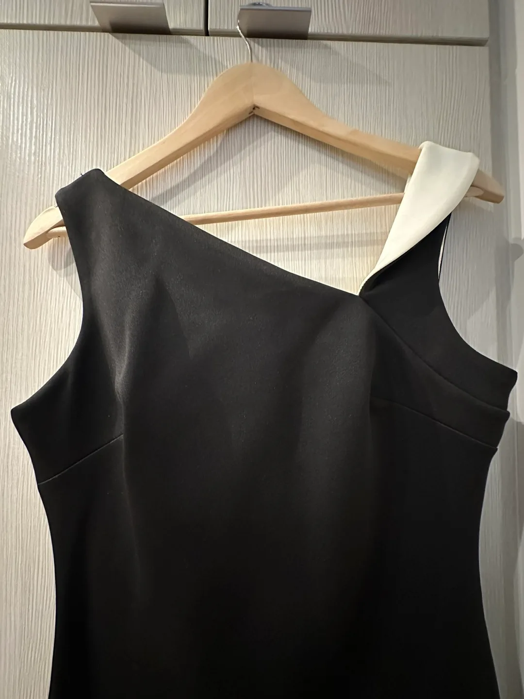 Black & White Dress image indicator(5)