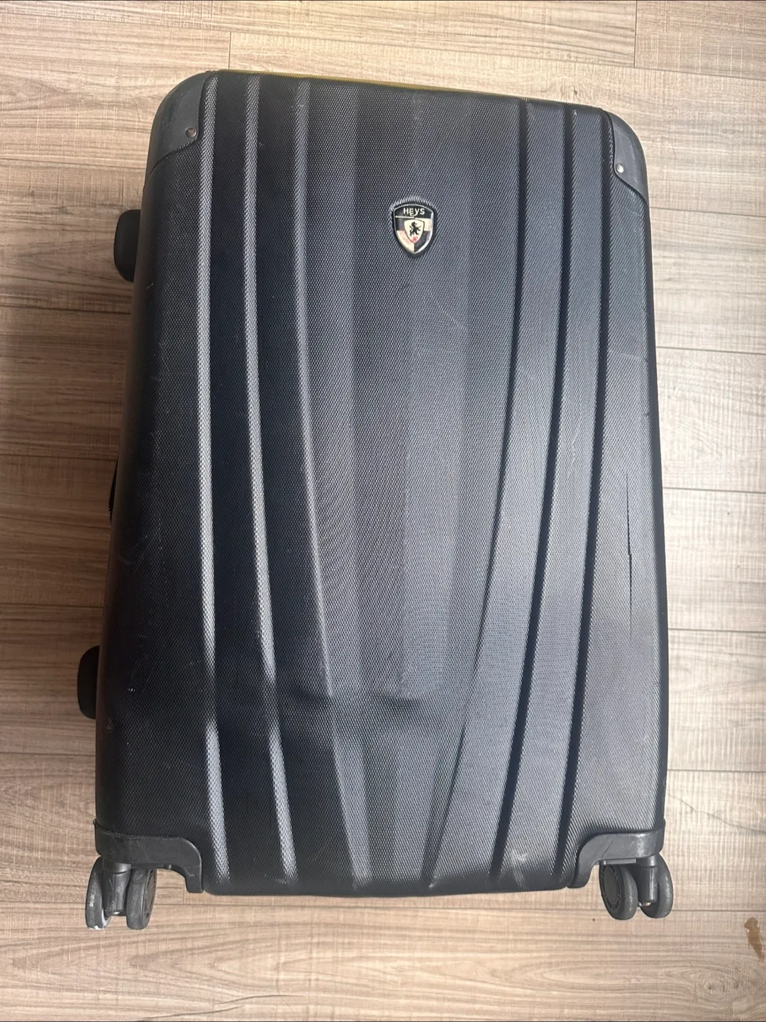 Black Medium Sized Hard Shell Heys Travel Luggage thumbnail