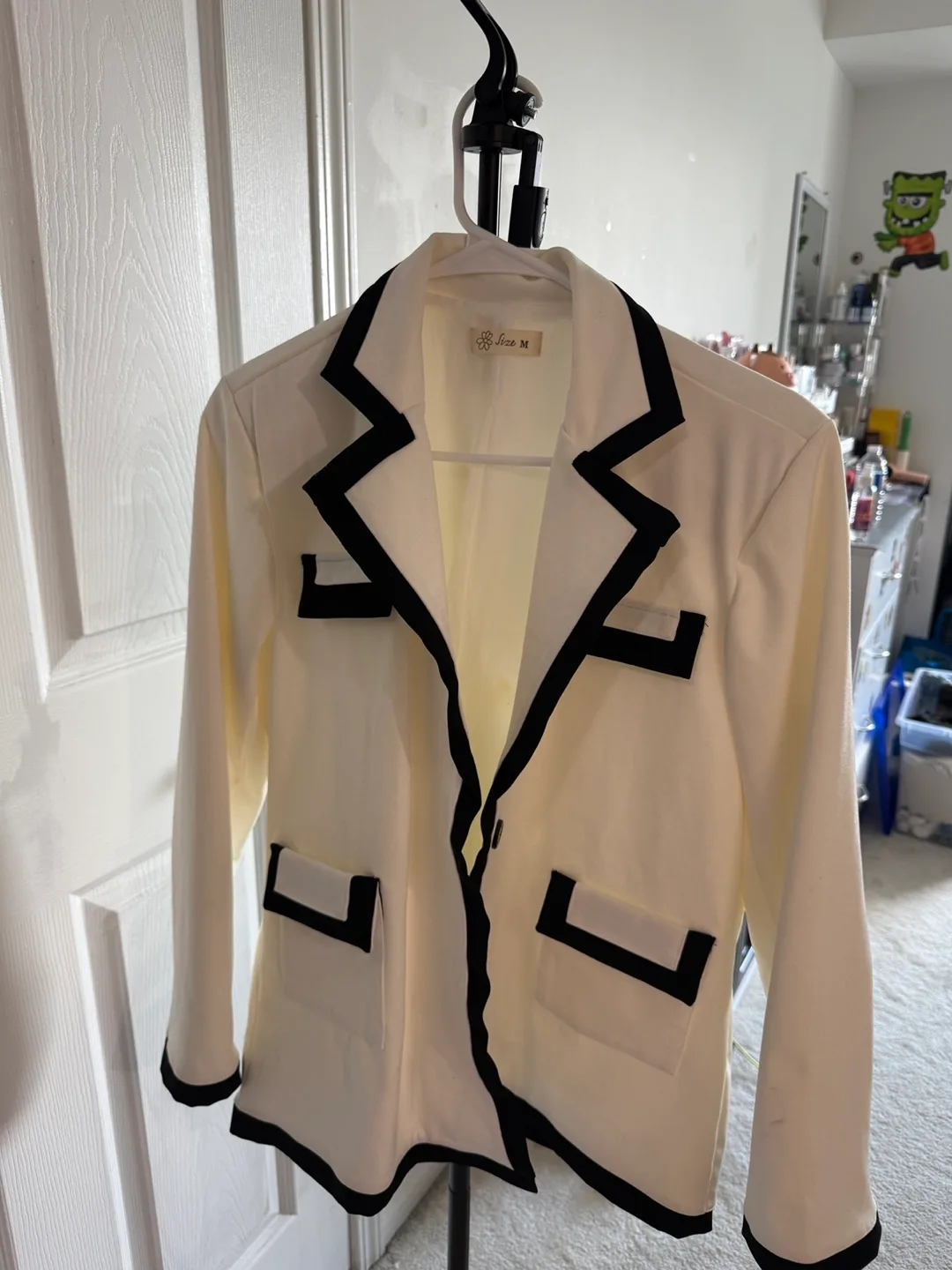 Ivve White & Black Trim Blazer - Size M image indicator(4)
