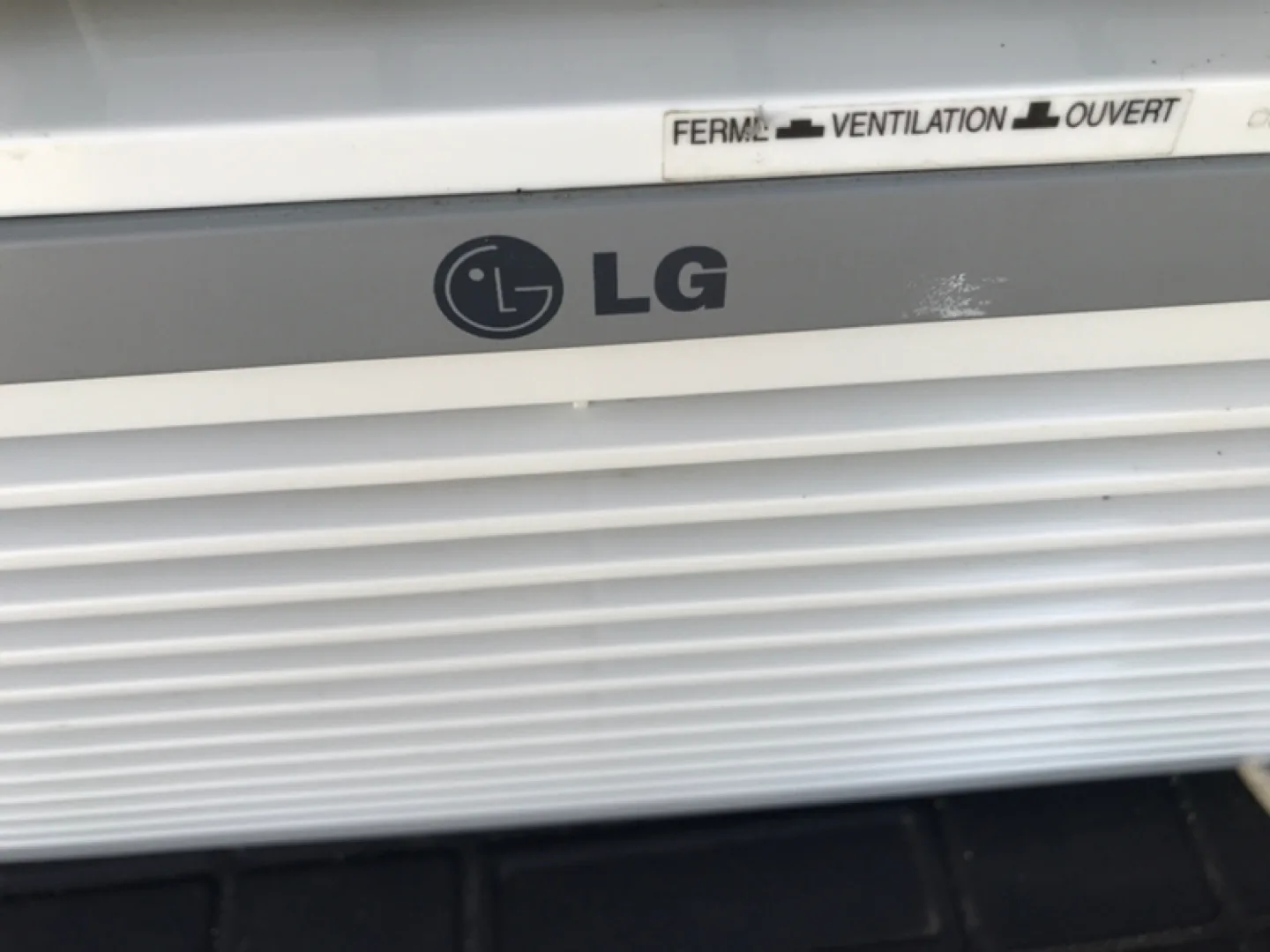 Like new LG Window Air Conditioner 8000 btu image indicator(2)