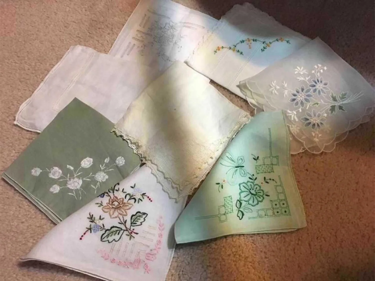 8 Vintage Embroidered Handkerchiefs thumbnail