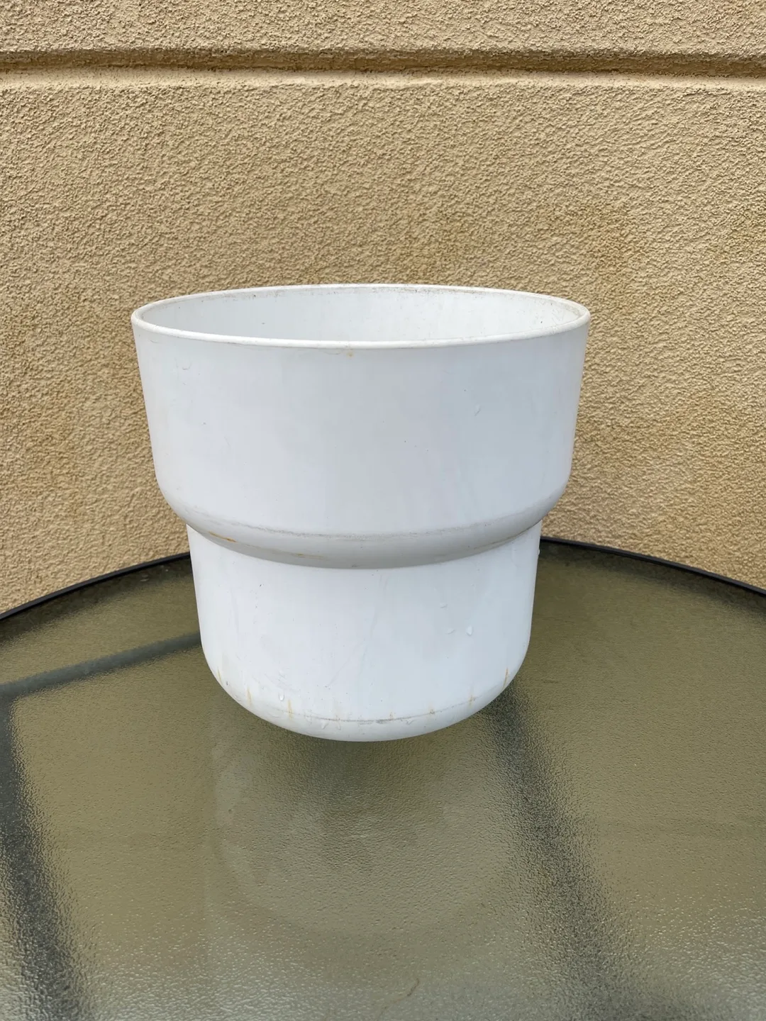 🎉MOVING SALE🎉White Plastic Flower Pot thumbnail
