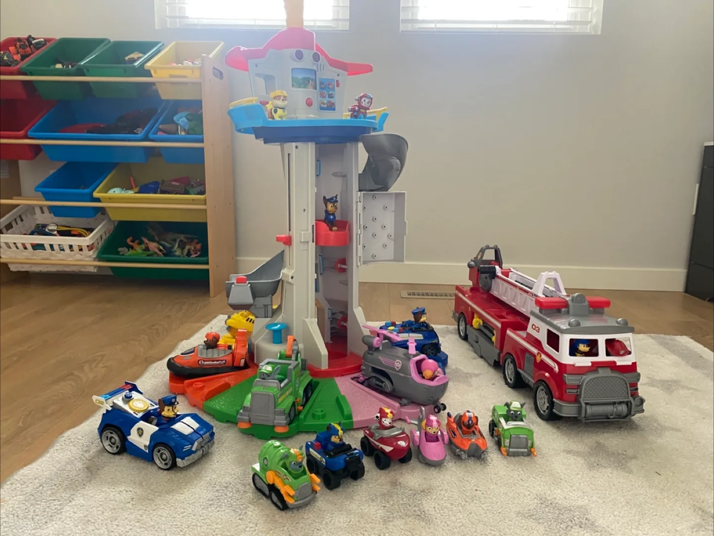Paw Patrol Playset tower with figures and vehicles thumbnail