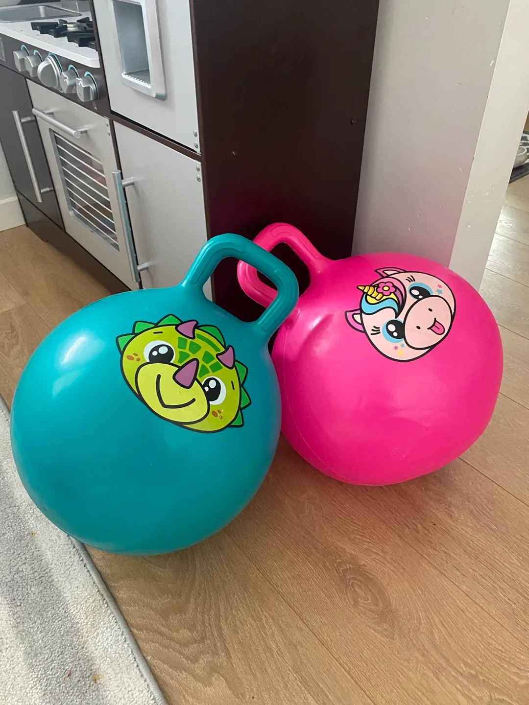 Two jumping balloons thumbnail