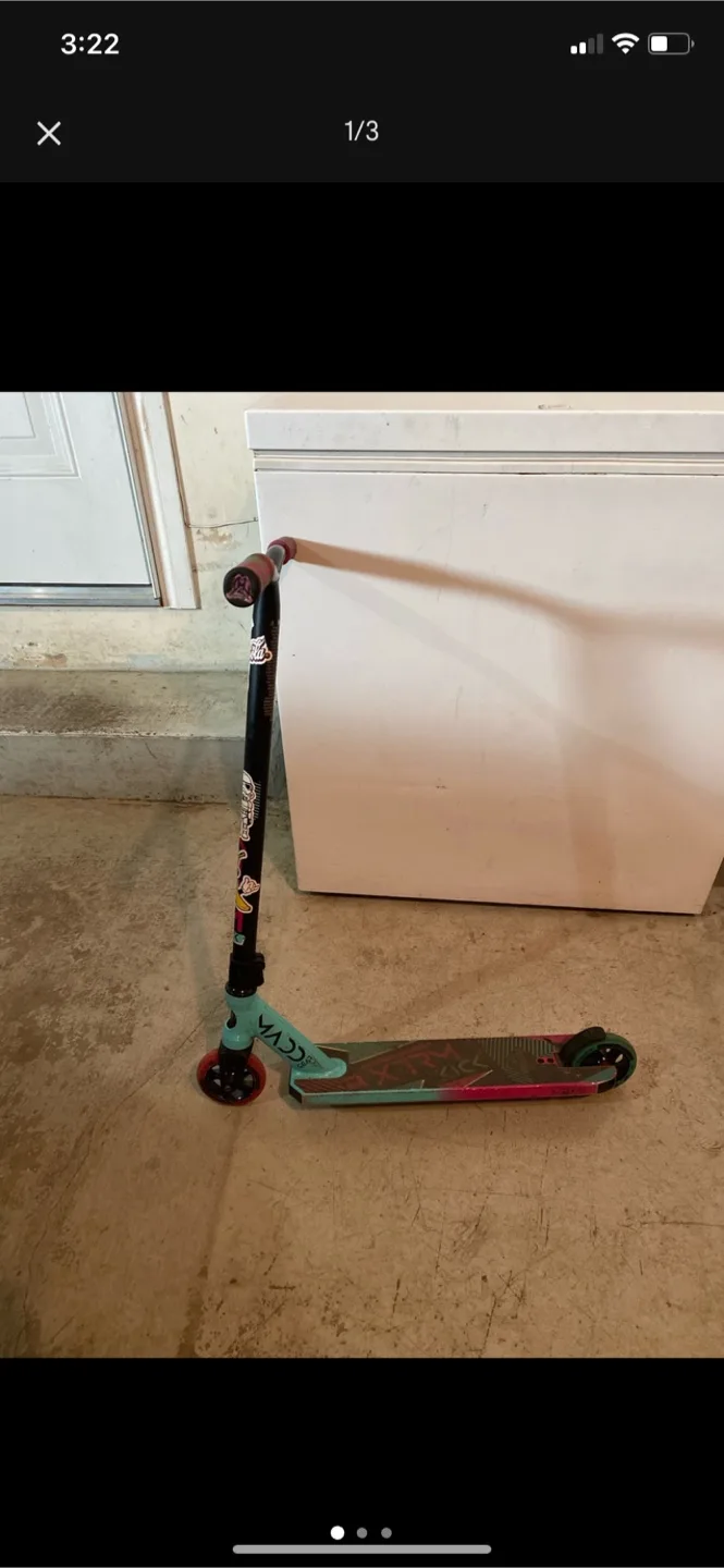 MADD Gear VX4 Team Edition Scooter thumbnail