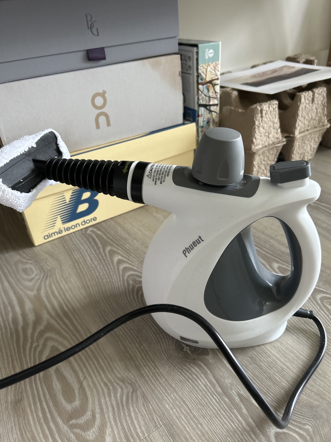 Phueut Handheld Steam Cleaner - photo 2