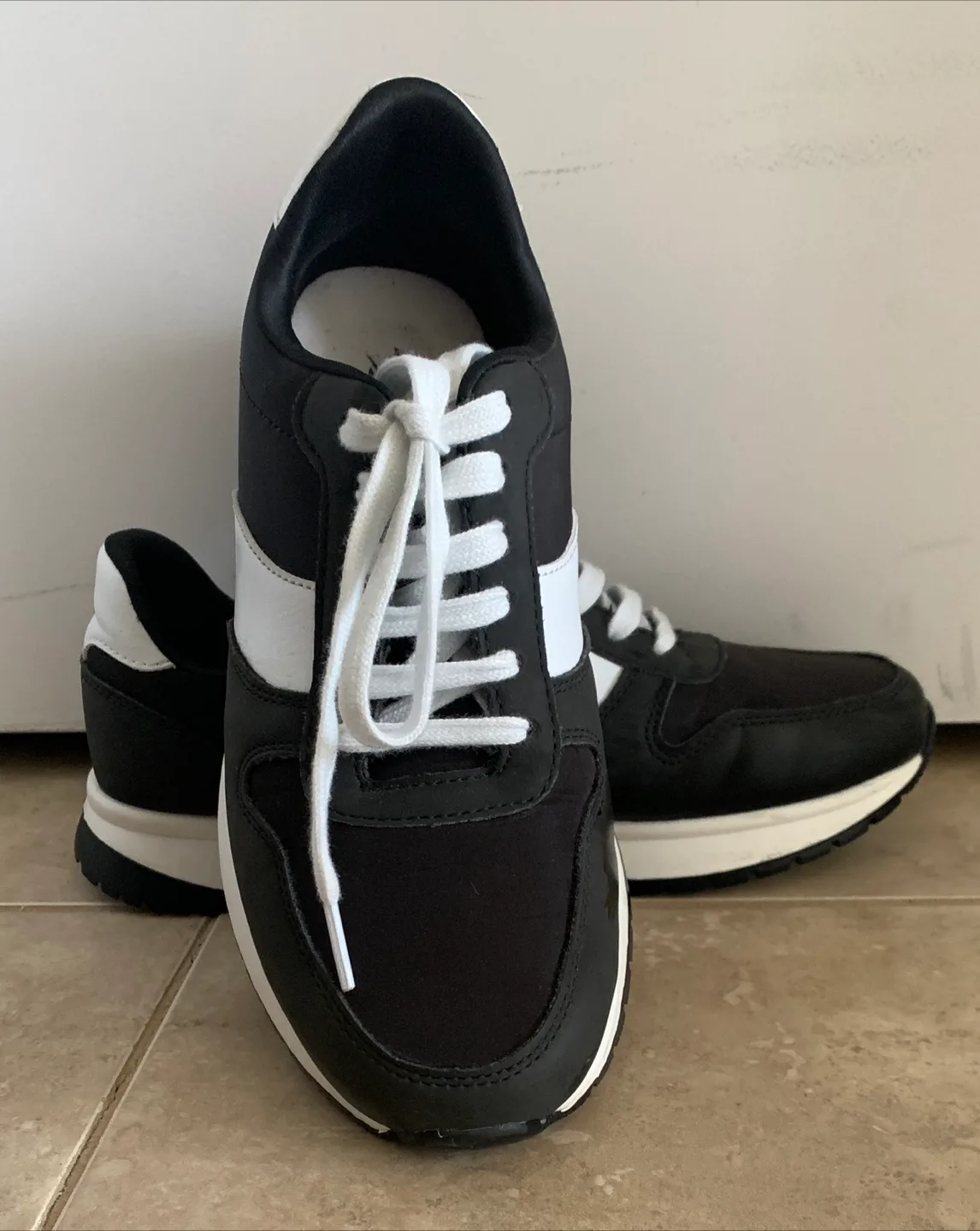 Black & White Sneakers - Size 9 image indicator(2)