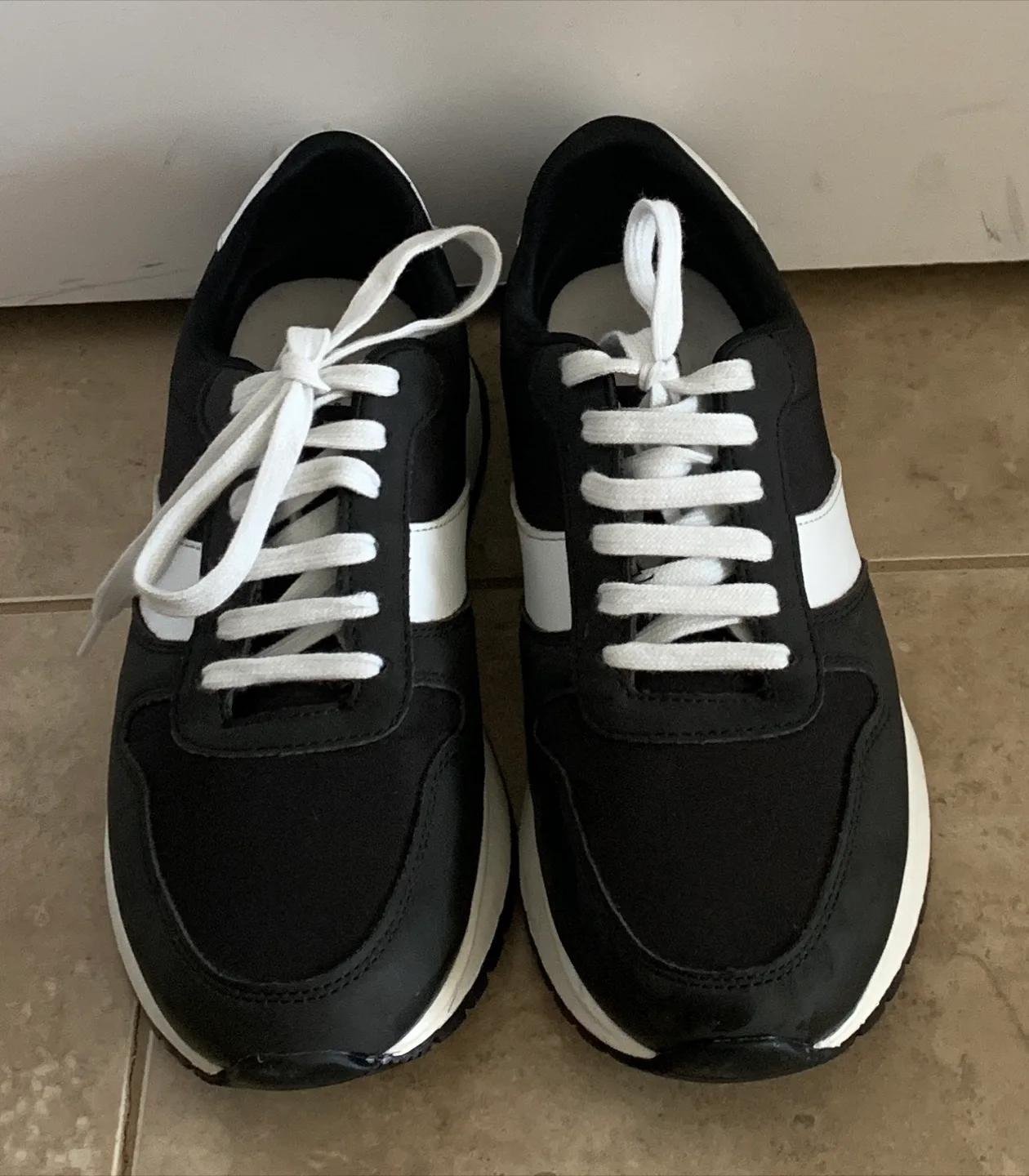 Black & White Sneakers - Size 9 image indicator(3)