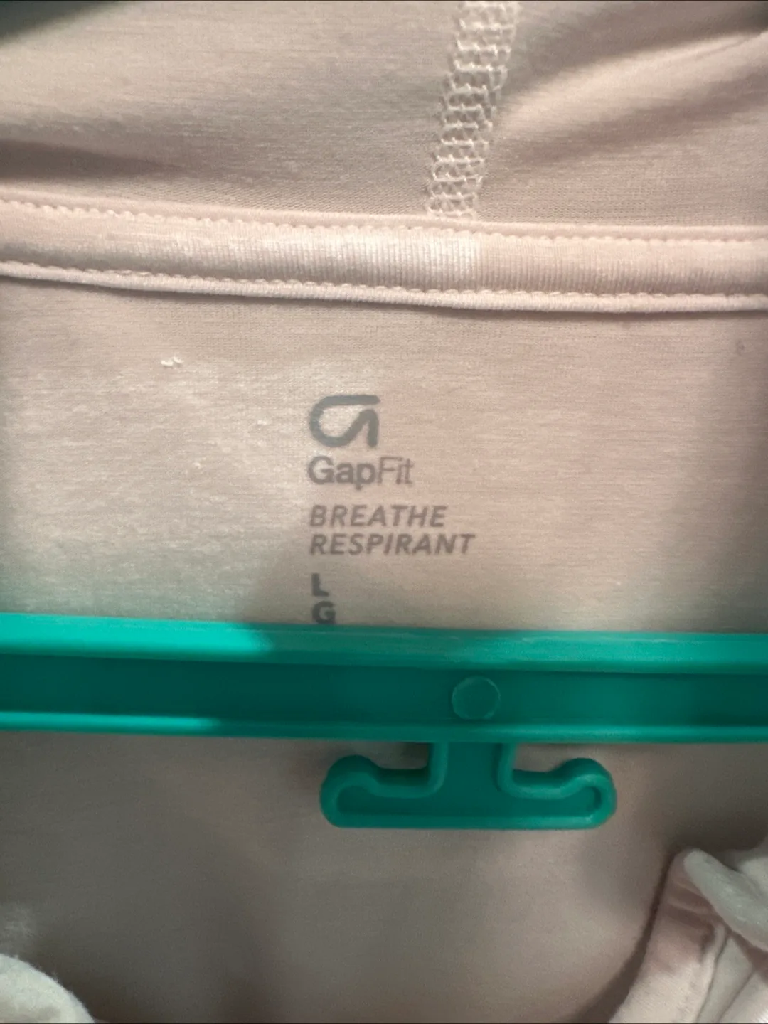 GapFit Breathe Respirant Hoodie - Size L🇨🇦 image indicator(2)
