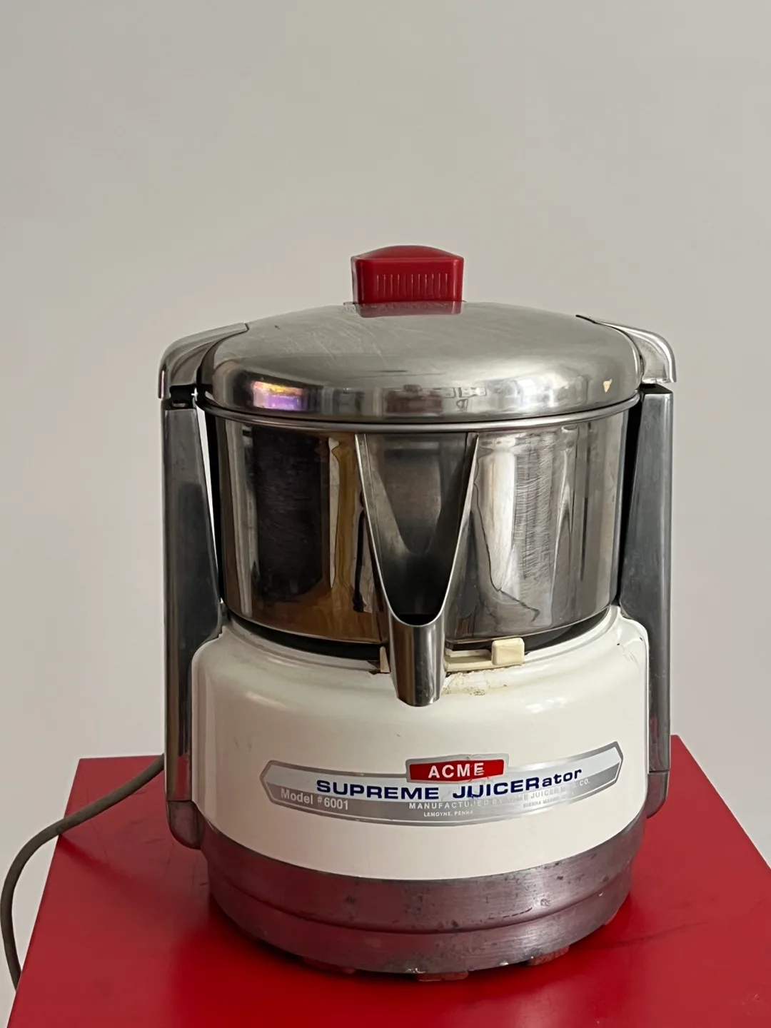 Acme Supreme Juicerator Model #6001 thumbnail