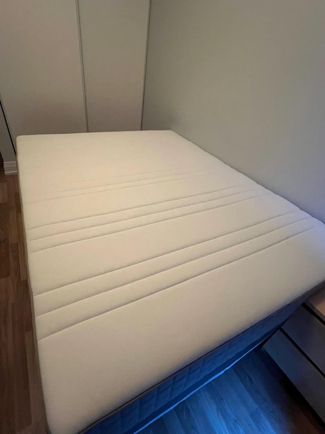 Queen Size Mattress + Mattress Topper thumbnail