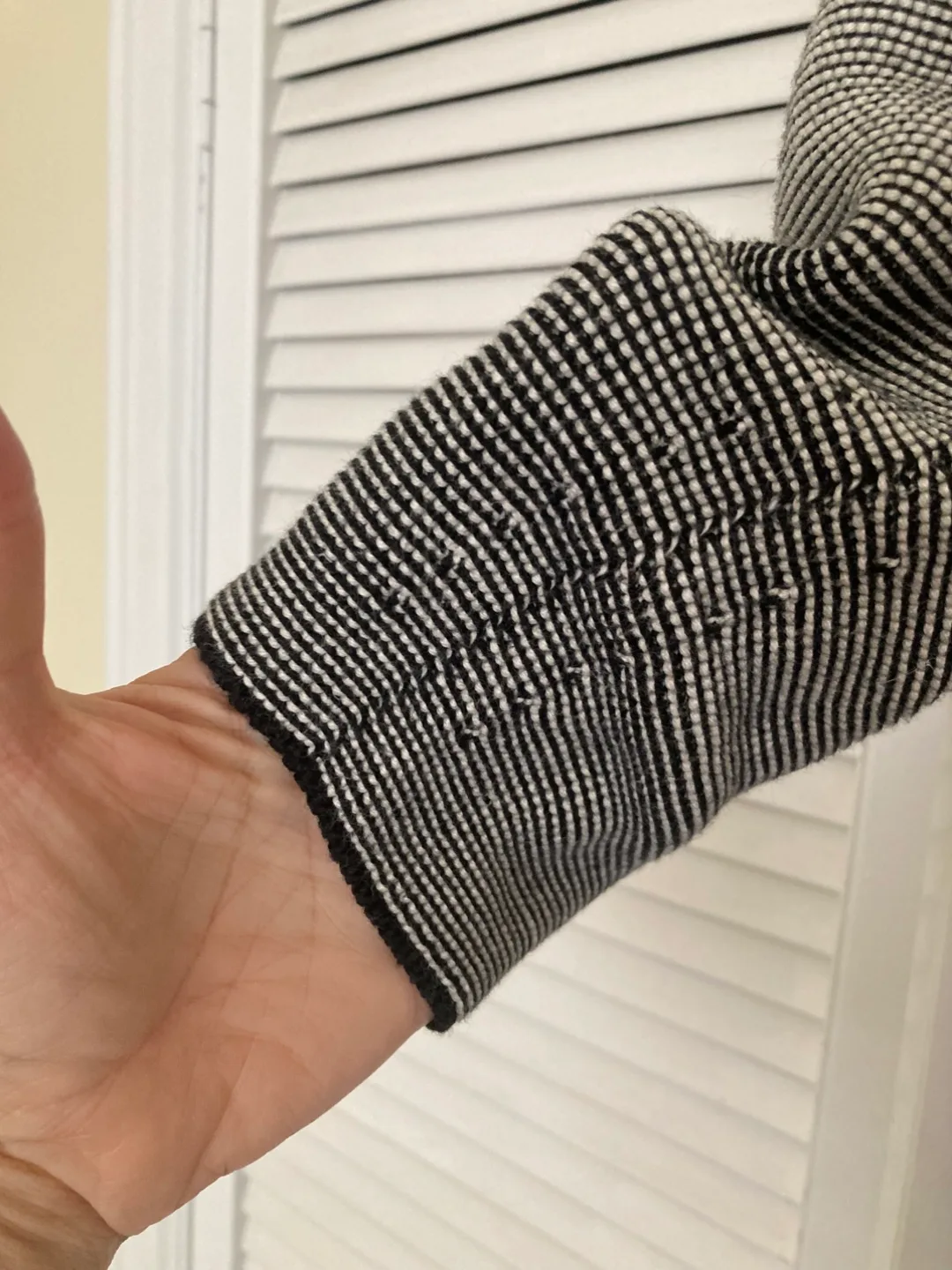 Uniqlo 100% Cotton Sweater S or M image indicator(3)