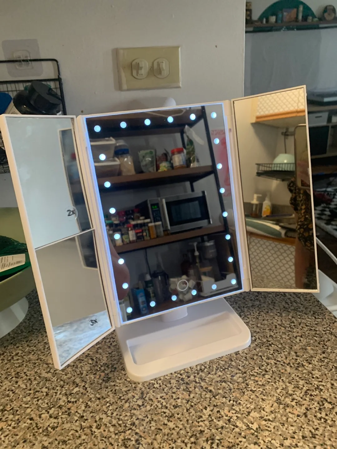 LED Tri-Fold Lighted Vanity Makeup Mirror image indicator(2)