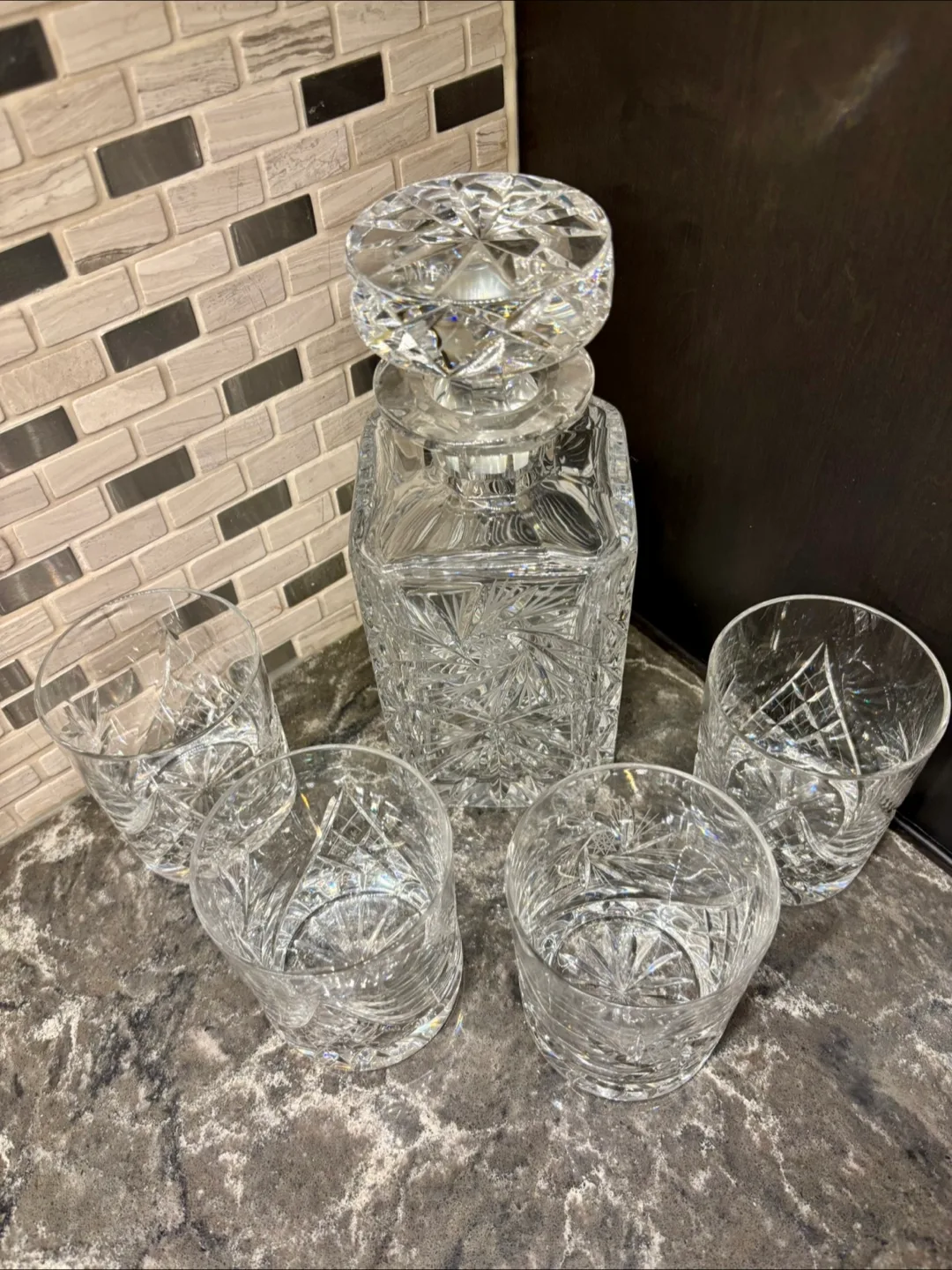 Crystal Decanter and 4 Glasses Set image indicator(2)
