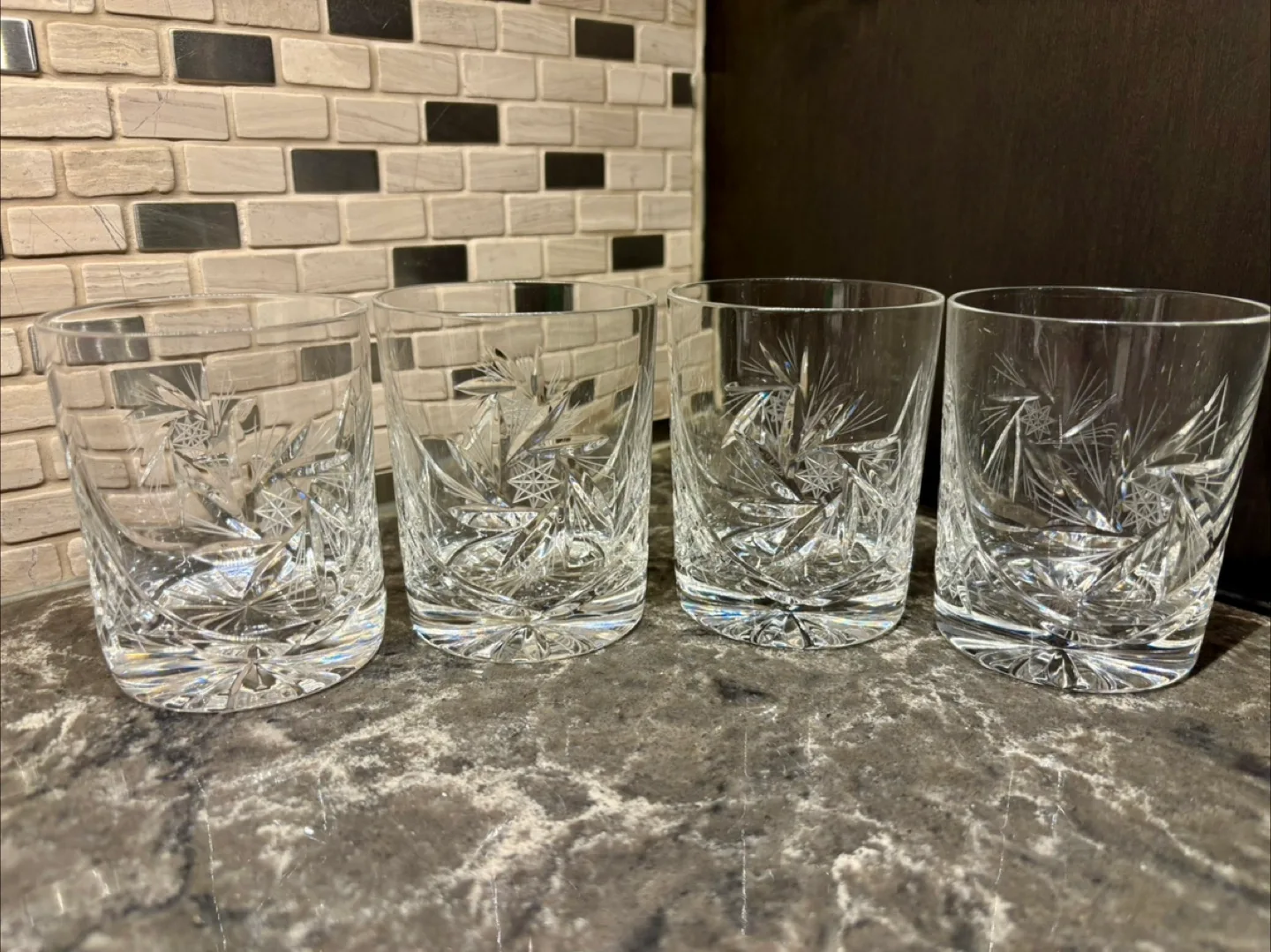 Crystal Decanter and 4 Glasses Set image indicator(7)