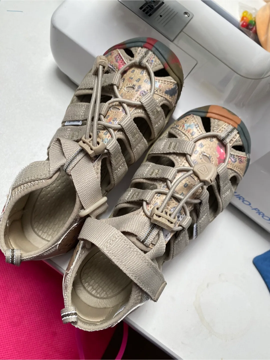 KEEN Kids Sandals Size 2 boy girl thumbnail
