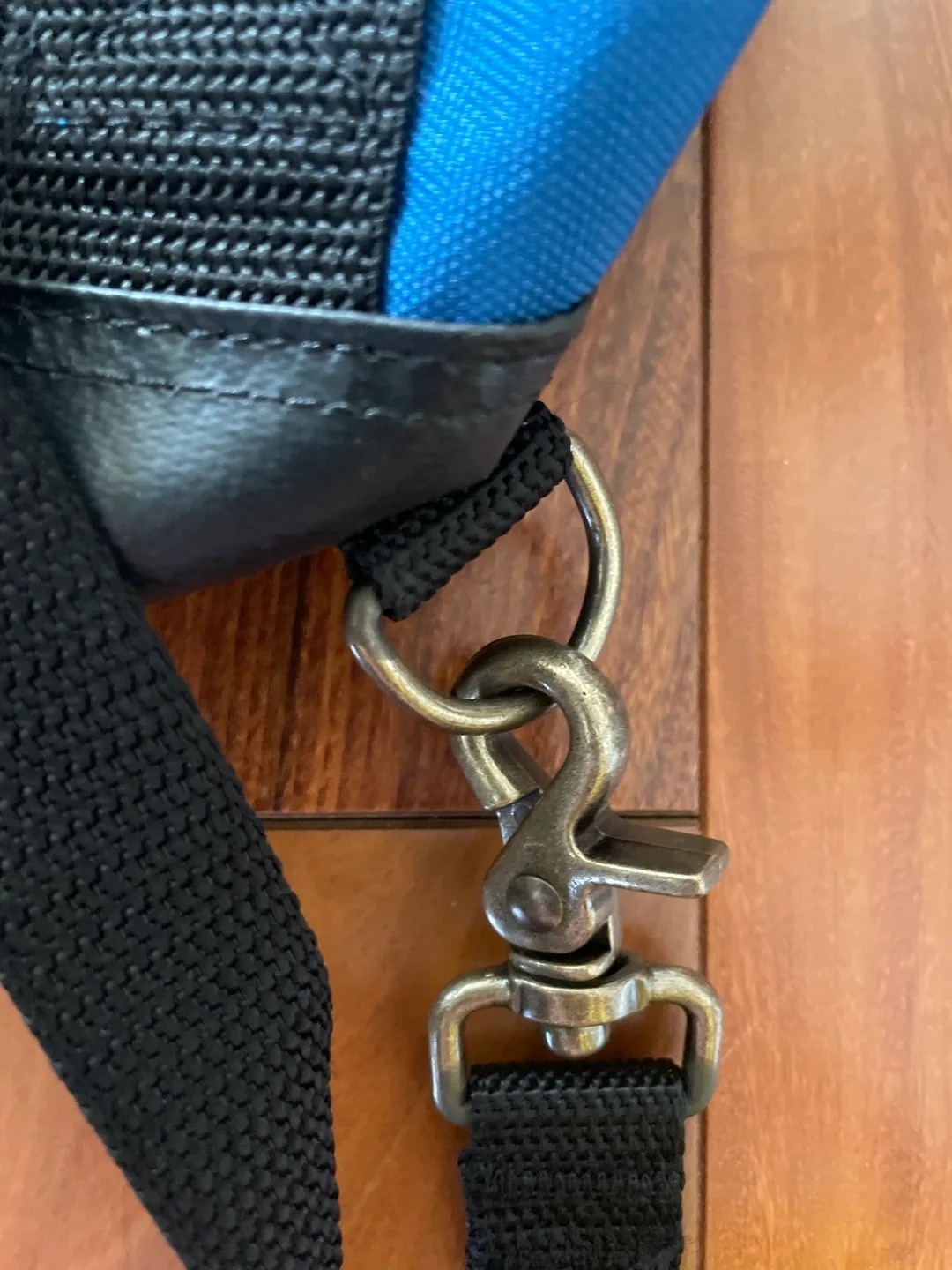 XL Delsey Blue Duffel & Backpack image indicator(4)