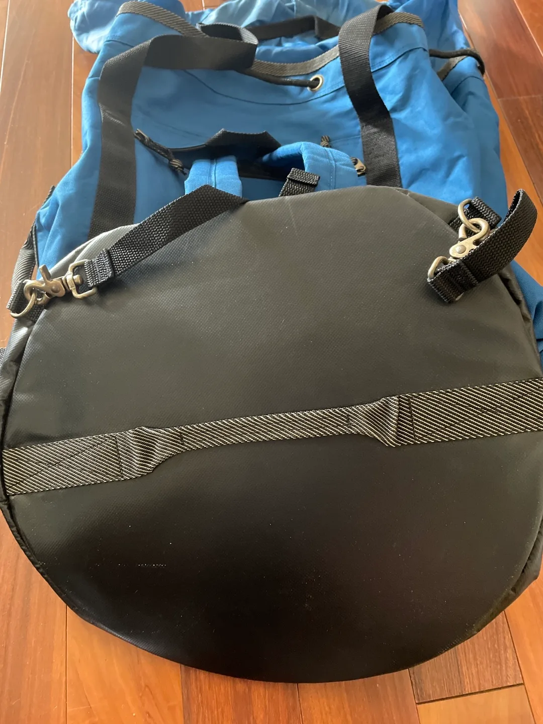XL Delsey Blue Duffel & Backpack image indicator(5)